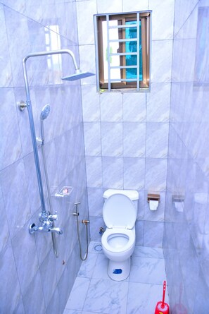 Shower, slippers, towels, soap - DOM PRECIOUS LODGE (Dodoma)
