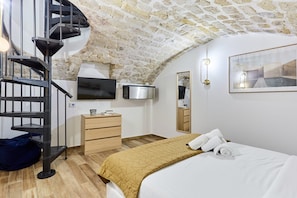Apartment | Laptop workspace, iron/ironing board, bed sheets - Duplex in the Center of Paris (Paris)