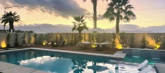Queen of the Desert -Saltwater Pool, plenty of games, great location for all the desert has to offer