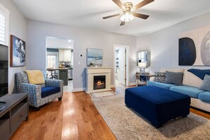 TV, fireplace - The Blue Cottage + Pet Friendly + Louisville (Louisville)