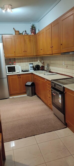 Fridge, microwave, oven, stovetop - Natalys 2 Bedroom Gorgeous Apartment in Volos (Volos)