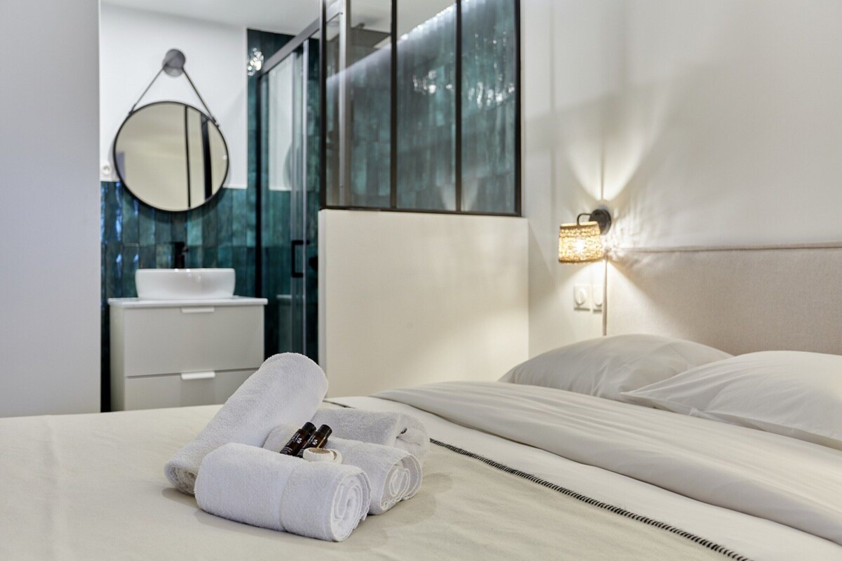 Apartment | Laptop workspace, iron/ironing board, bed sheets