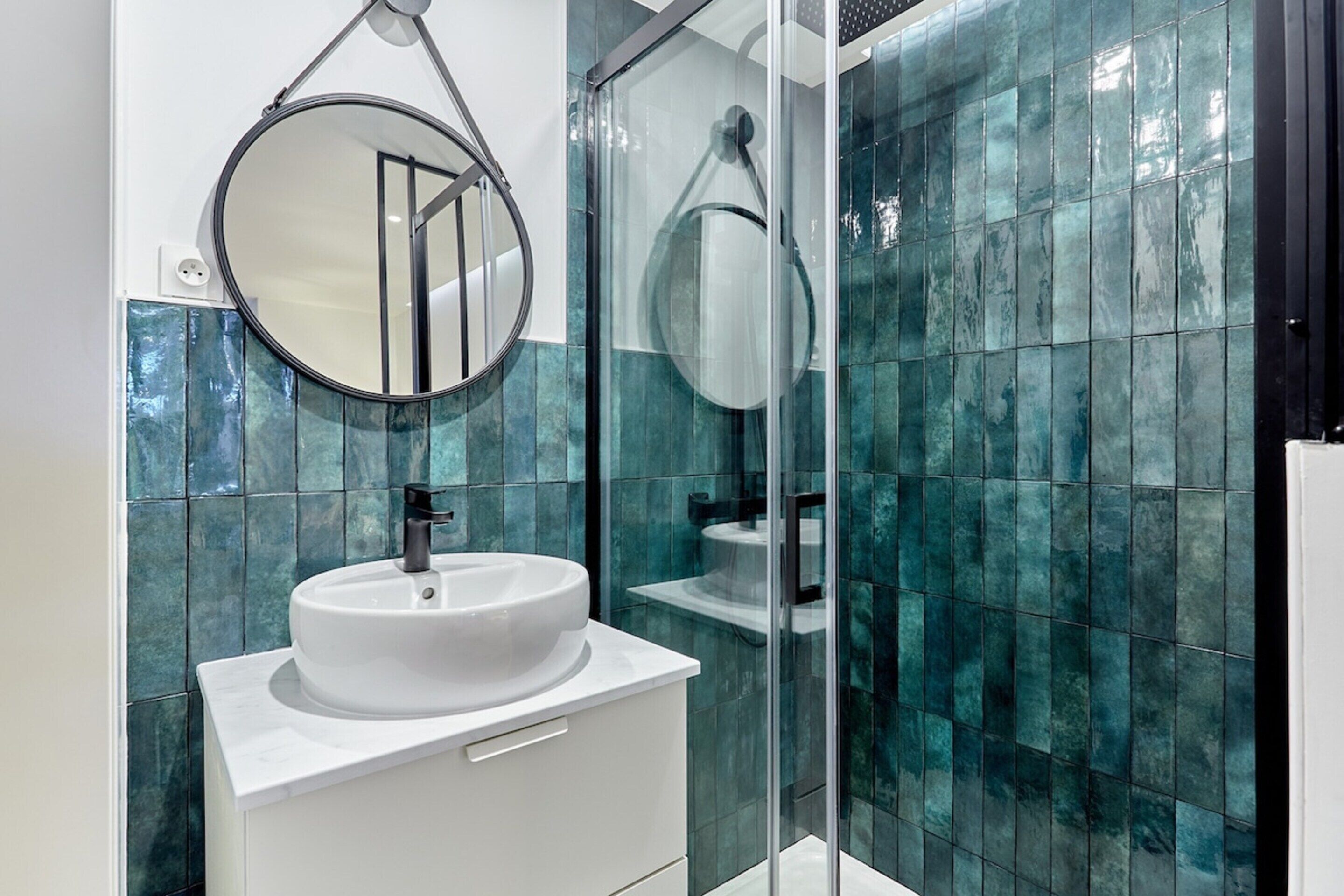 Appartement | Salle de bain | Sèche-cheveux, savon, shampoing