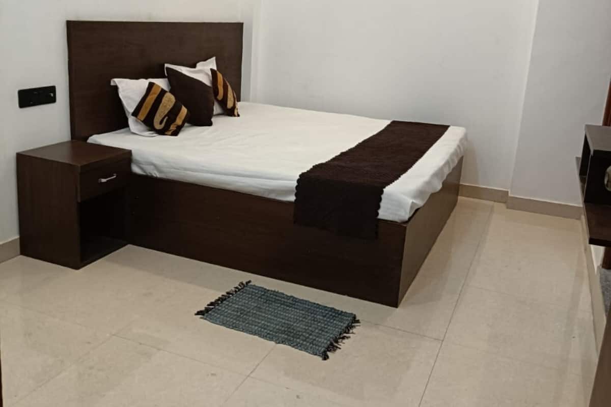 Deluxe Double Room, City View | Free WiFi, bed sheets