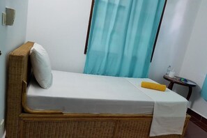 Spa - Smiley's Guesthouse : Standard Single Room
 (Svay Dong Khum Siem Reap)