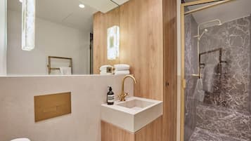 Apartment | Bathroom | Hair dryer, soap, shampoo