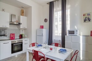 Fridge, microwave, oven, coffee/tea maker