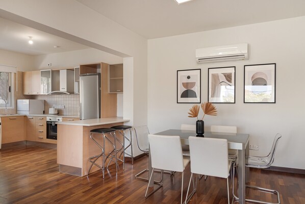 Luxury Apartment, City View | Living area