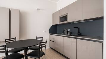 Kühlschrank, Mikrowelle, Geschirrspüler