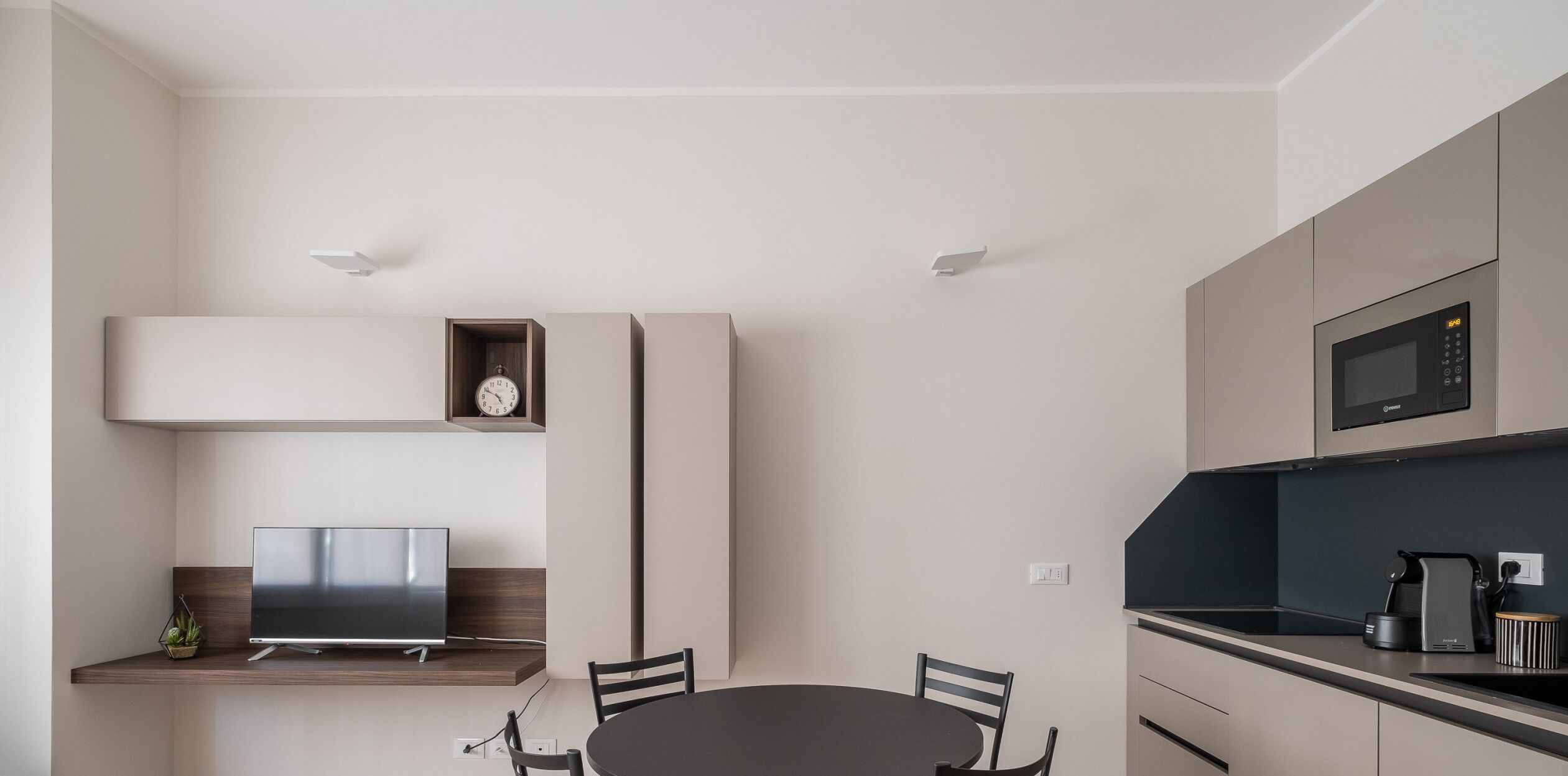 Kühlschrank, Mikrowelle, Geschirrspüler