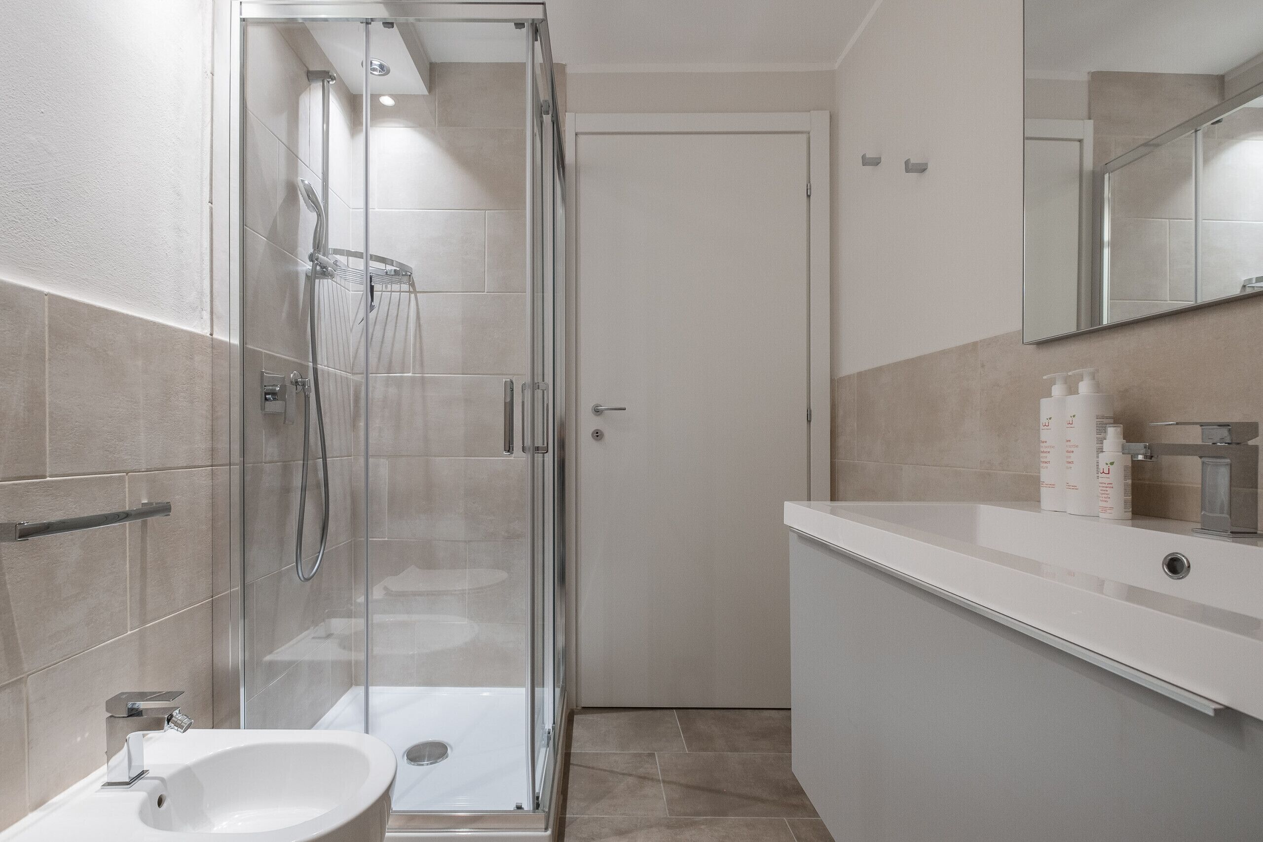 Doccia, asciugacapelli, bidet, asciugamani