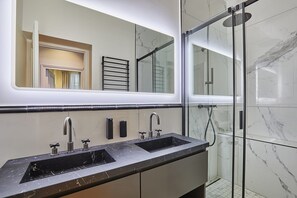 Apartment | Bathroom