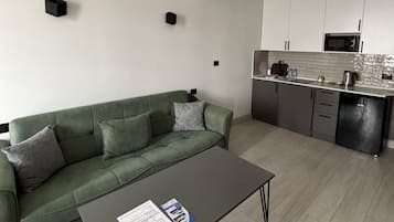 Luxury-Doppel- oder -Zweibettzimmer, Küche | Eigene Küche | Mini-Kühlschrank, Mikrowelle, Herdplatte, Grillplatte