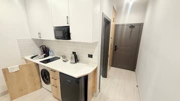 Comfort Double or Twin Room, Kitchen | Private kitchen | Fridge, microwave, stovetop, electric kettle