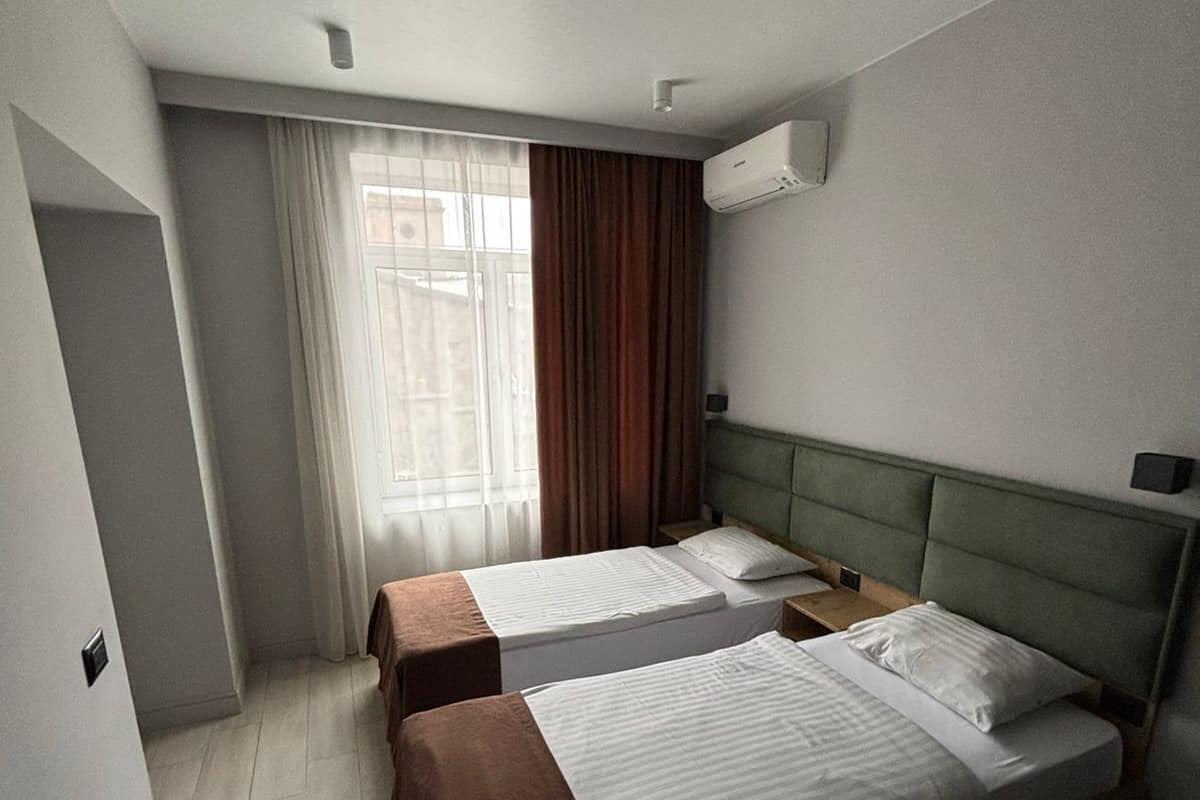 Classic Double or Twin Room, Kitchen | Blackout drapes, soundproofing, iron/ironing board, free WiFi