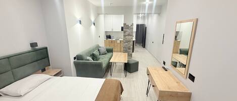 Habitació doble superior, 1 llit de matrimoni gran i sofà llit, cuina | Roba de llit d'alta qualitat i matalassos de la marca Select Comfort