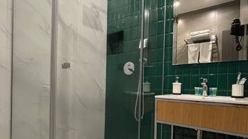 Classic Room, Kitchen | Bathroom | Shower, hair dryer, slippers, bidet