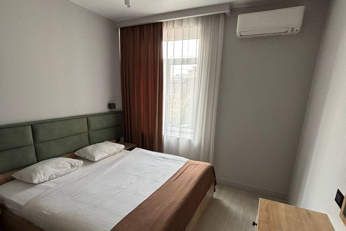 Comfort Room, Kitchen | Blackout drapes, soundproofing, iron/ironing board, free WiFi