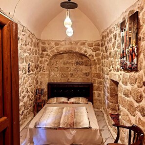 Basic Double Room | Blackout drapes, iron/ironing board, free WiFi - Merde Konağı (Mardin)