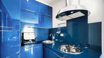 Kühlschrank, Mikrowelle, Ofen, Geschirrspüler