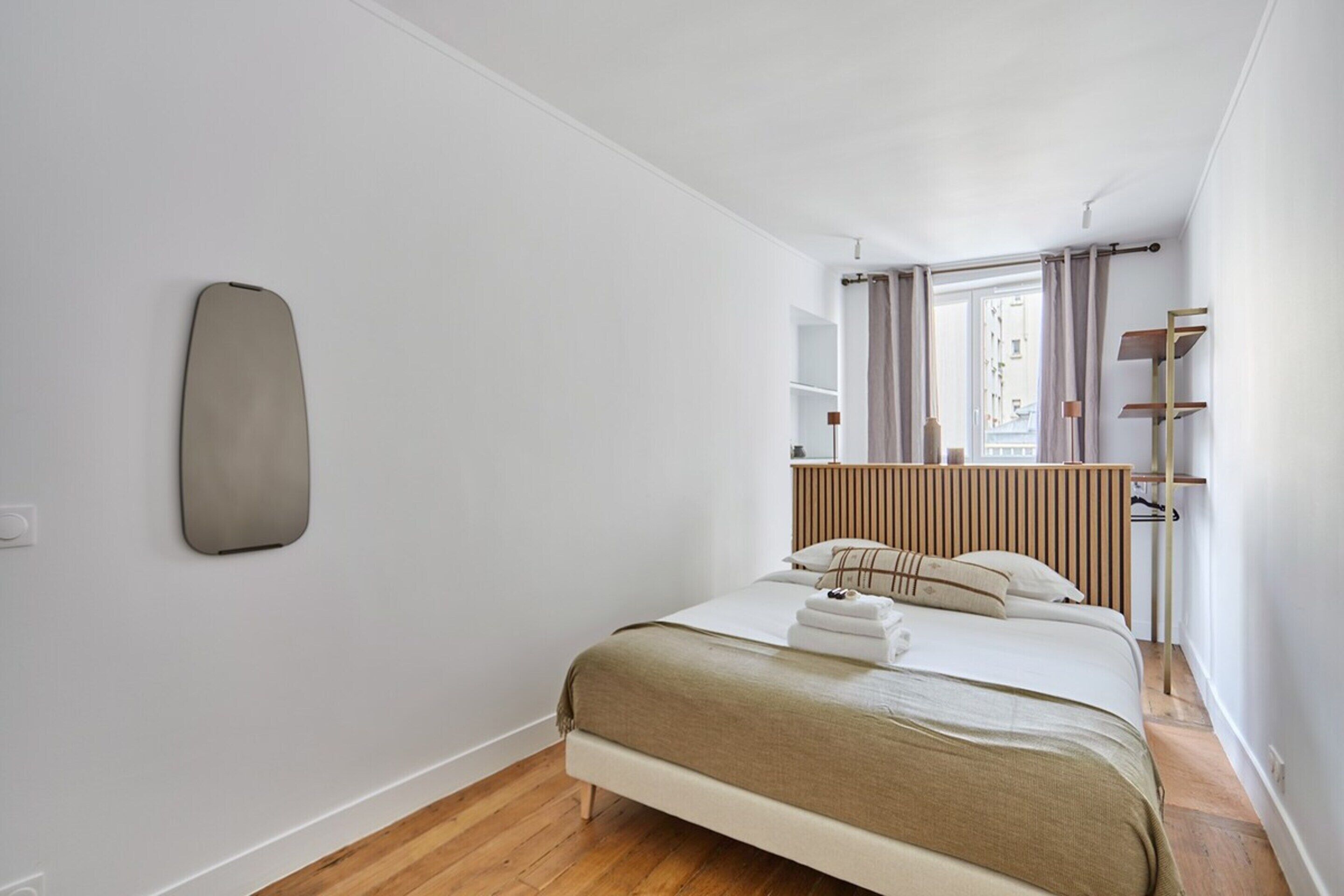 Apartment | Laptop workspace, iron/ironing board, bed sheets