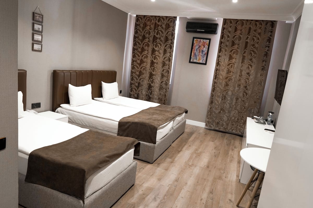 Comfort Triple Room, City View | 1 bedroom, free minibar items, in-room safe, desk