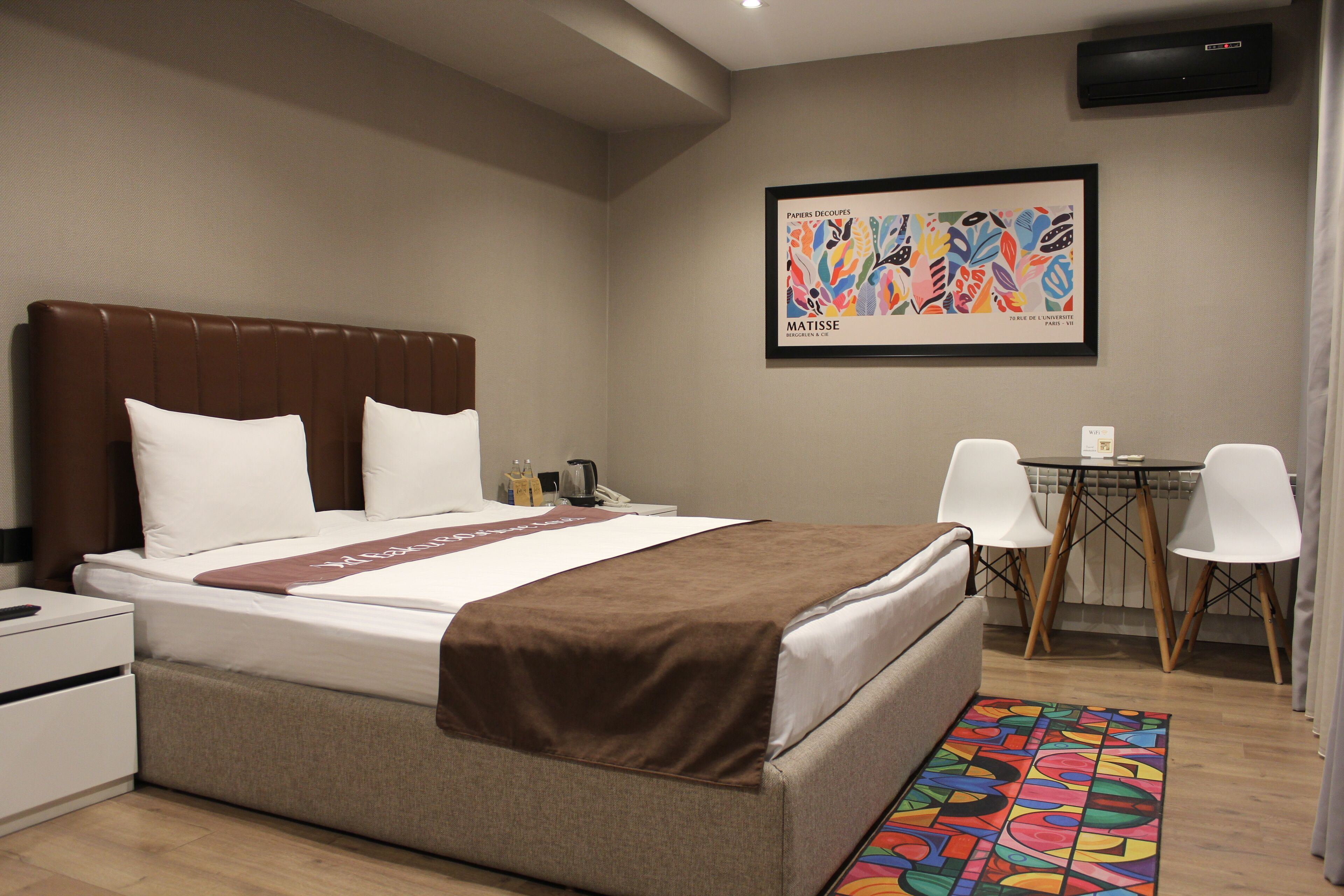 Lyxsvit - lanai | Minibar med vissa gratis produkter och värdeförvaringsskåp på rummet