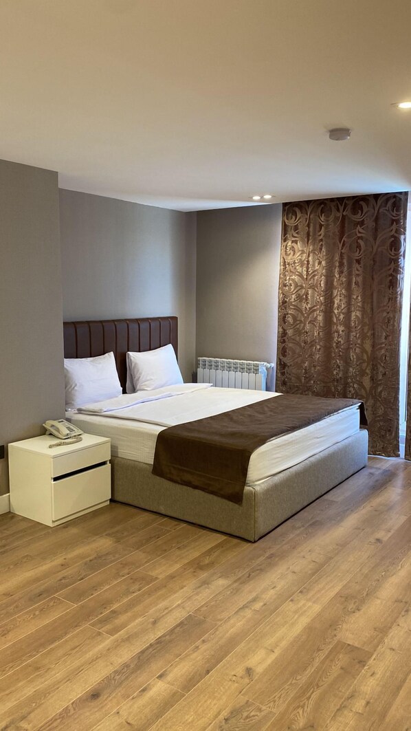 Artículos del minibar gratis y caja de seguridad en la habitación 