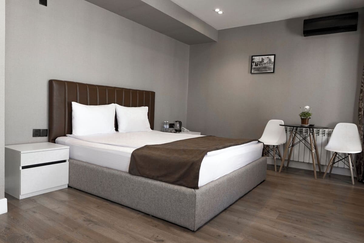Luxury Suite, Lanai | 1 bedroom, free minibar items, in-room safe, desk