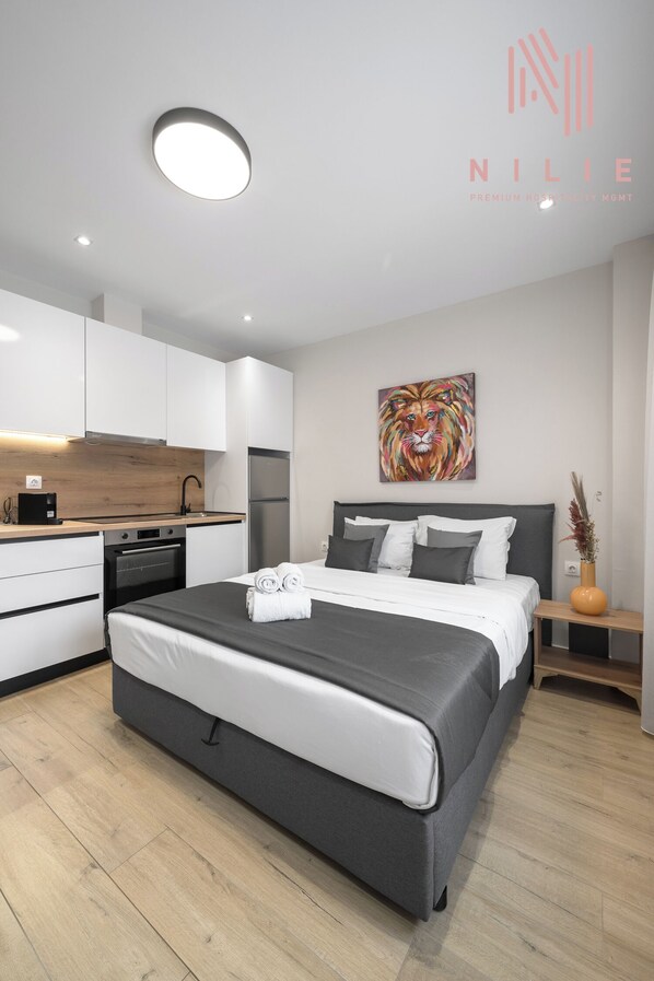 Deluxe Studio 25m2 | Cribs (surcharge), WiFi (free), individually decorated - Terra Suites, Nilie Hospitality MGMT (Thessaloniki)