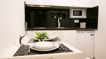 Classic Studio, City View | Private kitchen