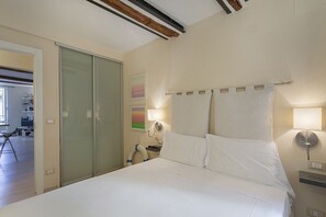 1 chambre, fer et planche Ă repasser, Wi-Fi gratuit, draps fournis
