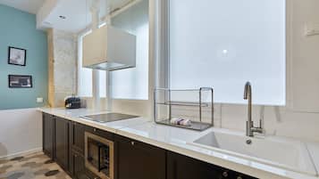Apartment | Eigene Küche | Kühlschrank, Mikrowelle, Herdplatte, Wasserkocher mit Kaffee-/Teezubehör