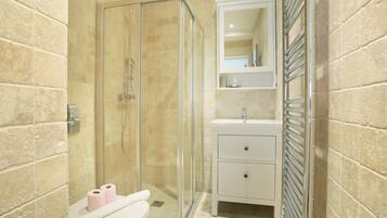 Leilighet | Bad | HÄrfÞner, sÄpe og sjampo