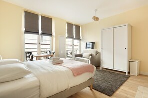 Apartment | Laptop workspace, iron/ironing board, bed sheets - Charming Apartment Center of Paris (Paris)
