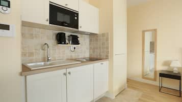 Apartment | Private kitchen | Fridge, microwave, stovetop, dishwasher