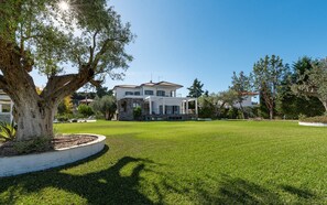 Villa | 6 slaapkamers, een bureau