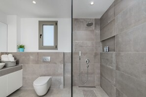 Villa | 6 yatak odası, masa, ses yalıtımı 