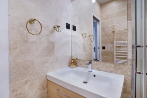 Departamento | Baño | Secadora de cabello, jabón, shampoo