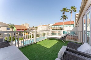 Property grounds - Las Flores #B Spacious 2/2 W/Easy Beach Access (South Padre Island)