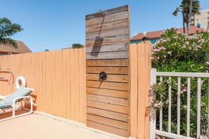 Terrace/patio - Las Flores #B Spacious 2/2 W/Easy Beach Access (South Padre Island)