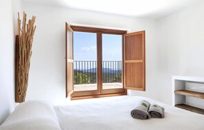 5 quartos, cofres nos quartos, ferros/tábuas de passar roupa