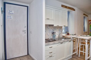 Kühlschrank, Mikrowelle, Wasserkocher, Toaster