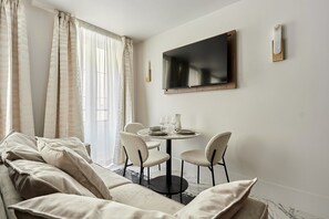 Apartment | Dining
