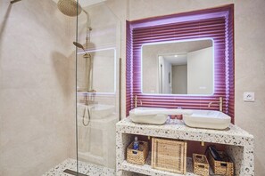 Departamento | Baño | Secadora de cabello, jabón, shampoo 