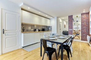 Dining - Charming Flat in the Heart of Paris (Paris)