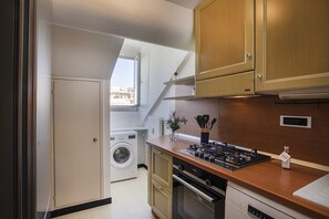 Fridge, microwave, oven, dishwasher - Garibaldi Attic by Wonderful Italy (Genova)