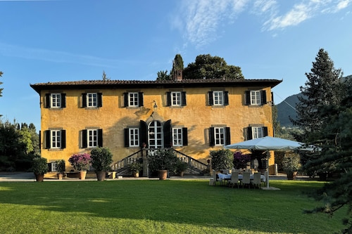 VILLA PARADISO, stunning XVII century villa on the hills at 7 kms east of Lucca