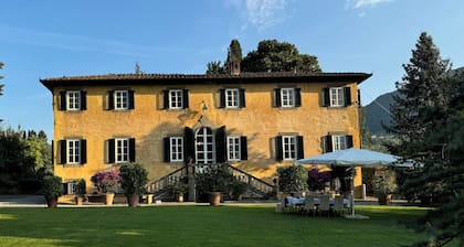 VILLA PARADISO, stunning XVII century villa on the hills at 7 kms east of Lucca
