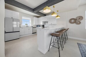 Fridge, oven, stovetop, dishwasher - Beachfront Home, Pool Table, BBQ & Beach Access (St. Augustine)